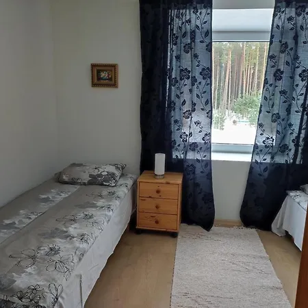 Vormsi Ohvitseride Maja Korter Nr 5 Hullo